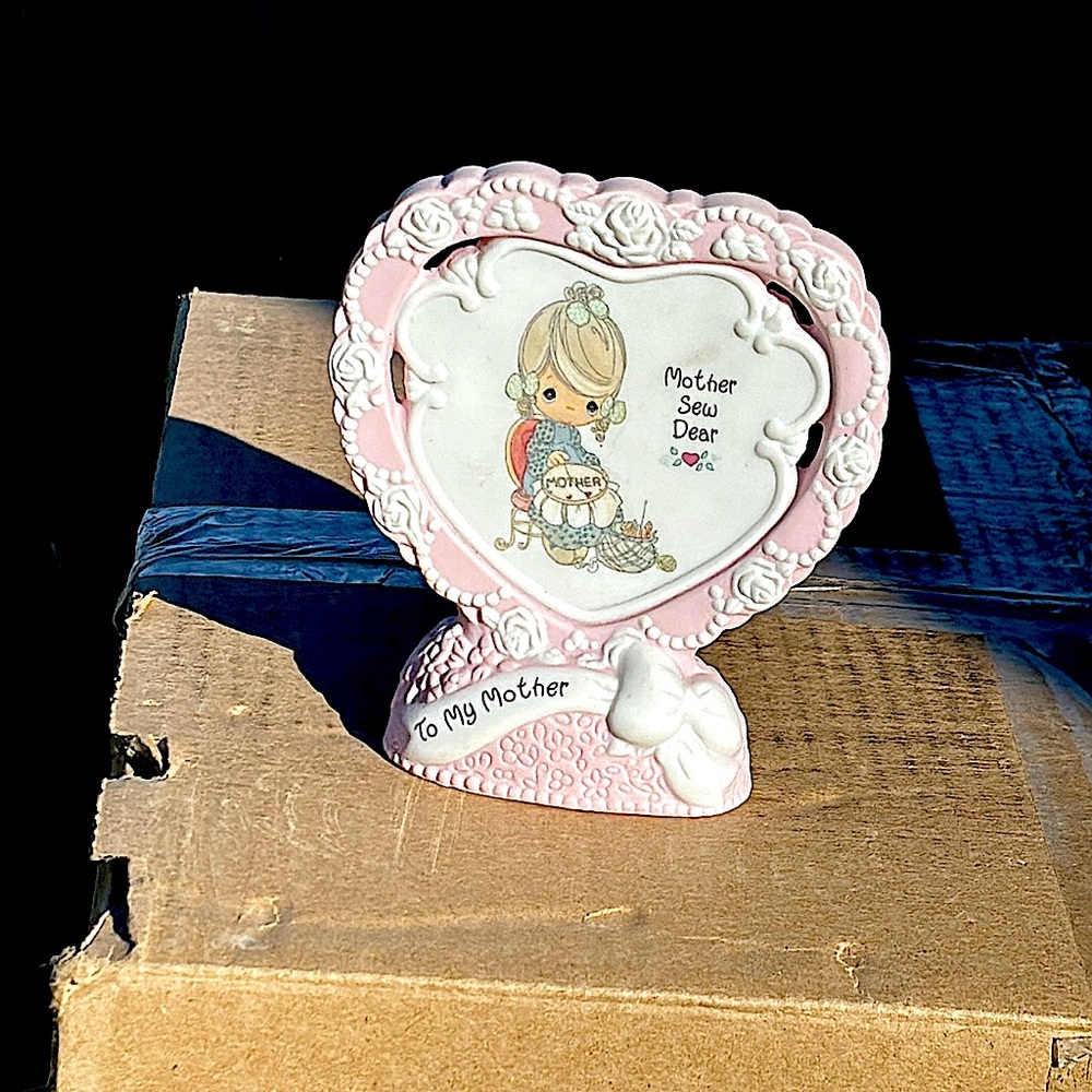 Precious Moments MOTHER Sew Dear To My Mother Embroidering Cross Stitcher Heart